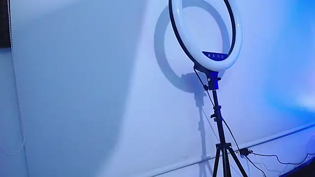 luly pink online show from October 17, 4:04 am