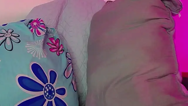 luly pink online show from February 3, 3:59 am