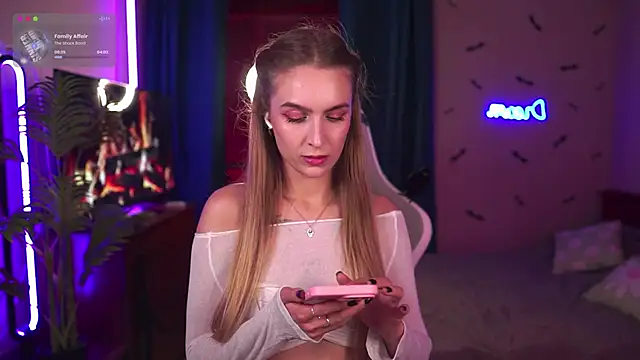 Kamila icee online show from October 25, 7:19 pm