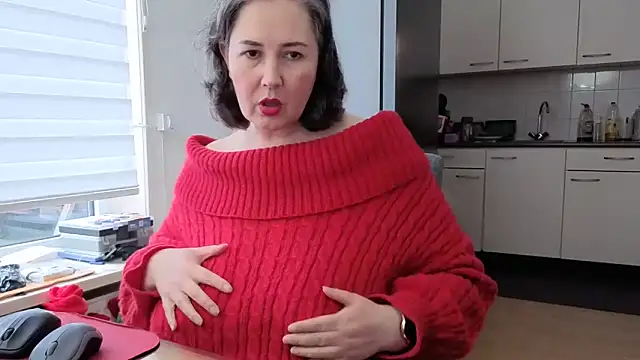 Snapshot of MilfGina chatting on February 16, 12:23 pm MilfGina online show from February 16, 12:23 pm