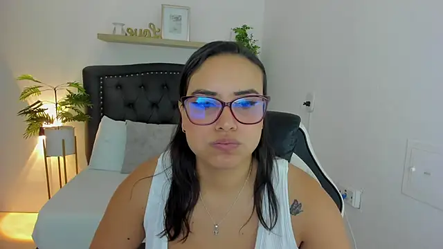 zoe danae  online show from January 17, 12:10 pm