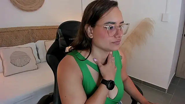 zoe danae  online show from January 15, 12:10 pm