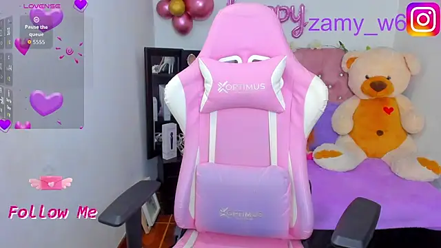 Snapshot of karla_cute01 chatting on October 31, 6:42 pm karla cute01 online show from October 31, 6:42 pm