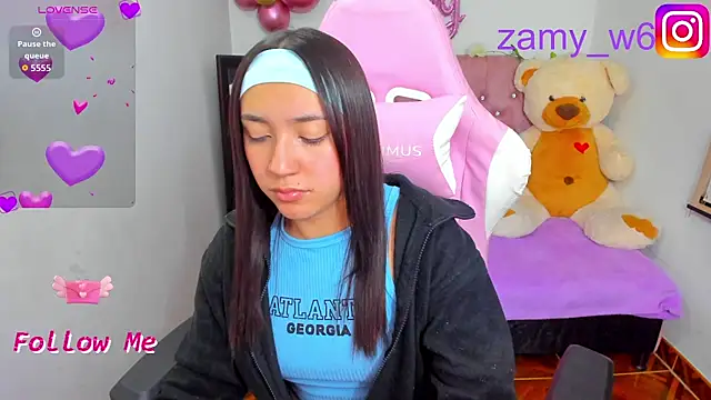 Snapshot of karla_cute01 chatting on November 2, 5:43 am karla cute01 online show from November 2, 5:43 am