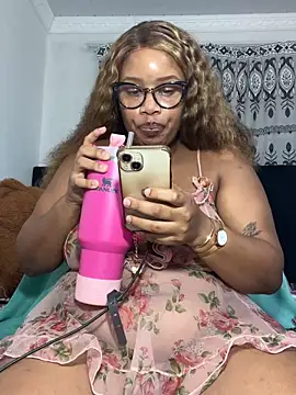 MimiCurves online show from May 3, 2:34 pm