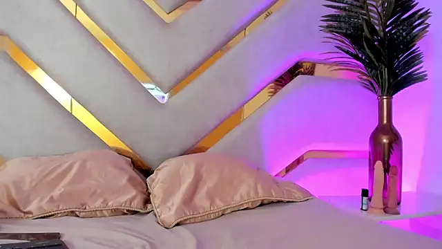 AilynMiller online show from December 14, 7:03 pm