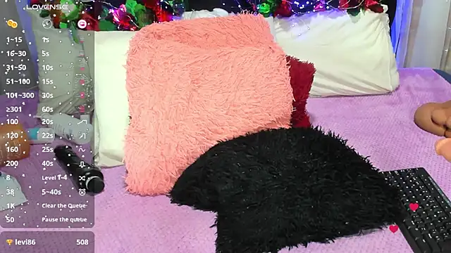Hanna horny  online show from December 26, 12:36 am