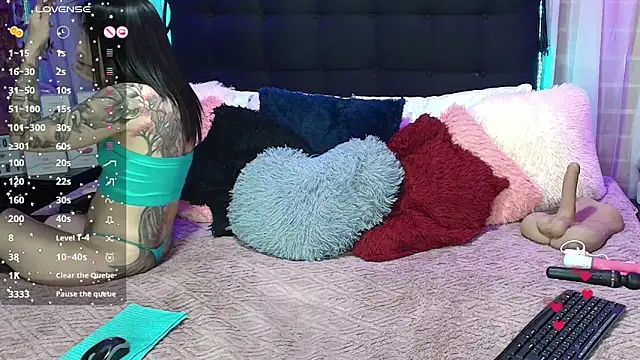 Hanna horny  online show from December 18, 9:54 pm