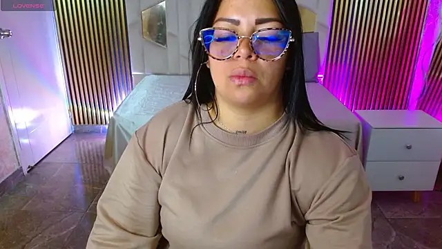 martinna tay online show from May 2, 3:22 am