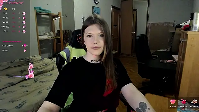 Snapshot of MicheleDoll chatting on December 6, 10:38 am MicheleDoll online show from December 6, 10:38 am