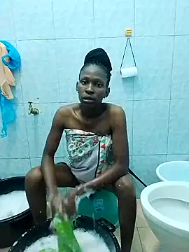 Snapshot of LOVELY-2BERRY chatting on February 22, 5:40 am LOVELY-2BERRY online show from February 22, 5:40 am