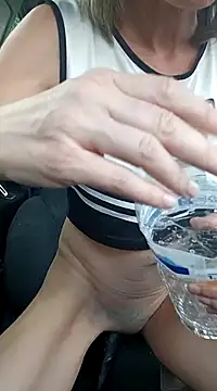 Snapshot of Timide_girl2 chatting on February 26, 3:52 pm Timide girl2 online show from February 26, 3:52 pm