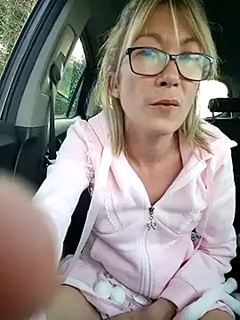 Snapshot of Timide_girl2 chatting on March 8, 10:00 am Timide girl2 online show from March 8, 10:00 am