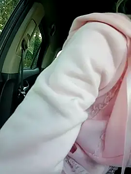 Snapshot of Timide_girl2 chatting on March 10, 4:03 pm Timide girl2 online show from March 10, 4:03 pm