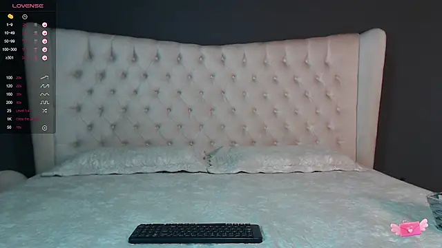 nichole bree  online show from January 18, 11:32 am