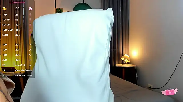 nichole bree  online show from February 17, 12:27 pm