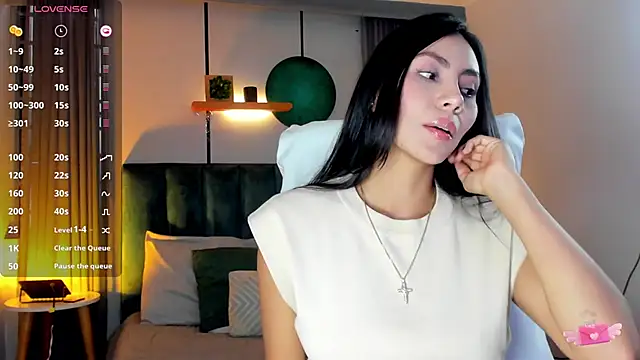 nichole bree  online show from February 17, 3:31 pm