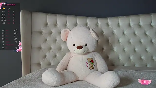 nichole bree  online show from February 27, 7:15 pm