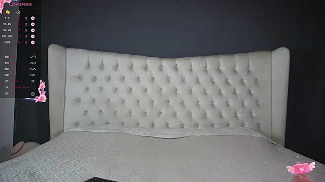 nichole bree  online show from March 7, 11:29 am