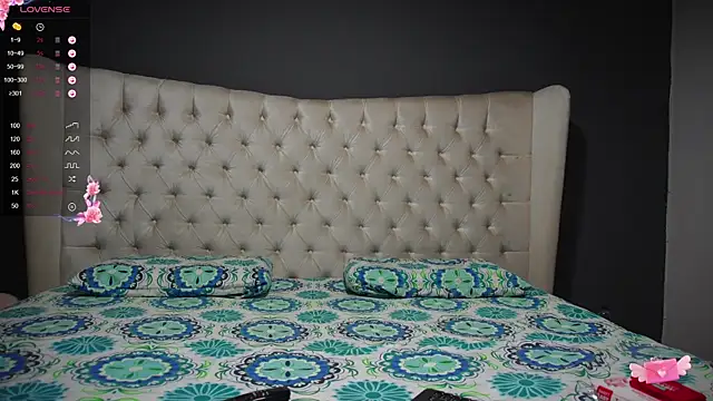 nichole bree  online show from March 11, 10:40 am