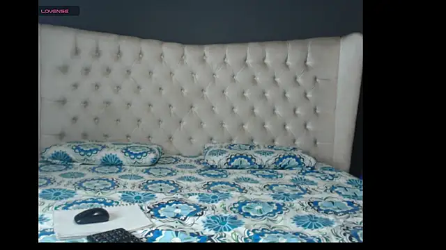 nichole bree  online show from September 12, 11:21 am