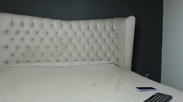 nichole bree  online show from September 24, 11:24 am