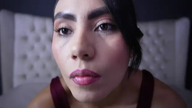 nichole bree  online show from October 3, 11:40 am