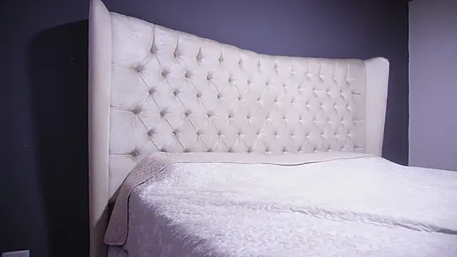 nichole bree  online show from October 20, 11:32 am