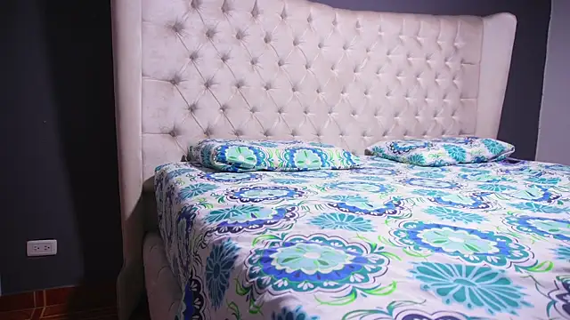 nichole bree  online show from October 29, 11:01 am