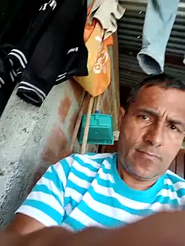 Snapshot of Janle_19c chatting on December 14, 5:07 pm Janle 19c online show from December 14, 5:07 pm