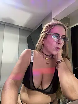 LARIANA RIVERA23 online show from February 25, 11:22 pm