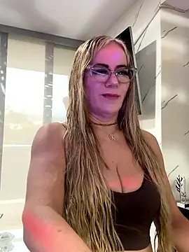 LARIANA RIVERA23 online show from January 15, 9:40 pm