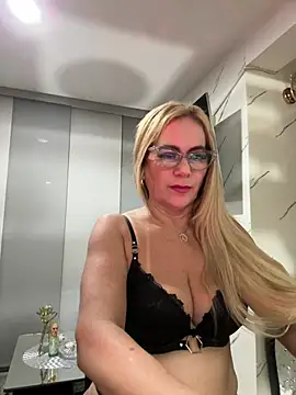 Snapshot of LARIANA_RIVERA23 chatting on February 15, 6:43 am LARIANA RIVERA23 online show from February 15, 6:43 am