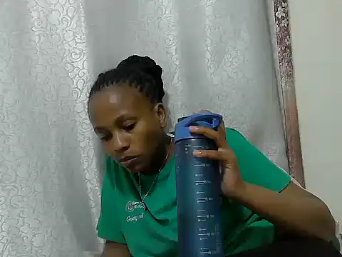 Snapshot of tinabestdoll chatting on September 27, 10:37 pm tinabestdoll online show from September 27, 10:37 pm