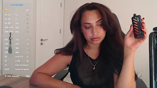  Just a queen 3 online show from June 25, 5:28 pm