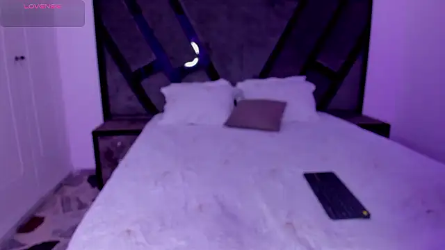 Snapshot of CandyMeyerss_ chatting on December 6, 8:26 am CandyMeyerss online show from December 6, 8:26 am