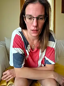 SpiceLea online show from October 18, 4:30 pm