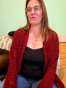 SpiceLea online show from December 4, 1:42 pm