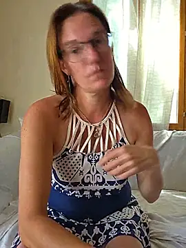 Snapshot of SpiceLea chatting on May 26, 1:07 pm SpiceLea online show from May 26, 1:07 pm