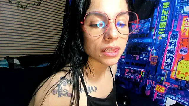 Snapshot of rosse_2504 chatting on March 6, 10:47 pm rosse 2504 online show from March 6, 10:47 pm