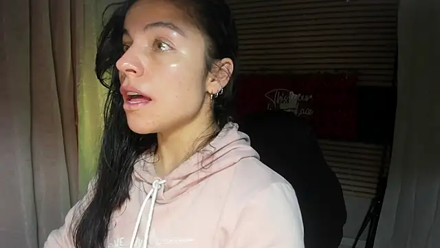 Snapshot of rosse_2504 chatting on October 22, 5:02 pm rosse 2504 online show from October 22, 5:02 pm