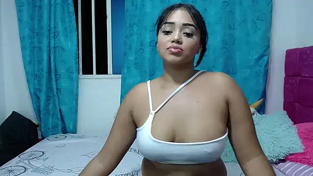 Snapshot of kiara_milf_ chatting on December 9, 11:34 pm kiara milf online show from December 9, 11:34 pm