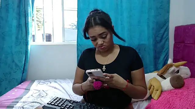 Snapshot of kiara_milf_ chatting on January 10, 9:42 pm kiara milf online show from January 10, 9:42 pm