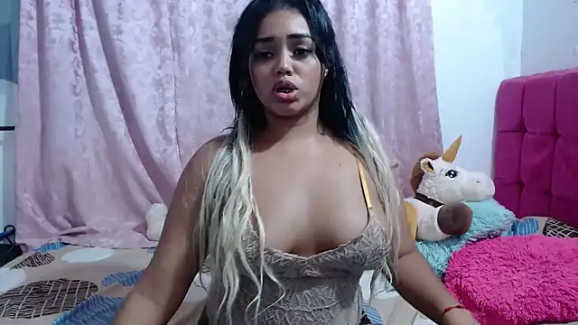 Snapshot of kiara_milf_ chatting on March 21, 1:24 am kiara milf online show from March 21, 1:24 am