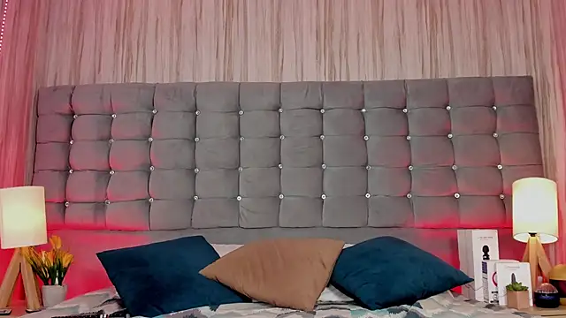 Poacahontasfg online show from September 19, 4:03 am