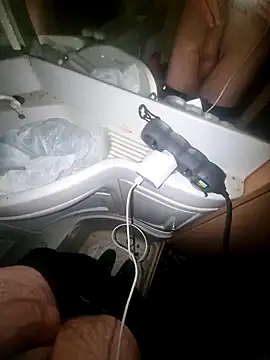 Snapshot of baaadboy10 chatting on December 18, 9:54 pm baaadboy10 online show from December 18, 9:54 pm