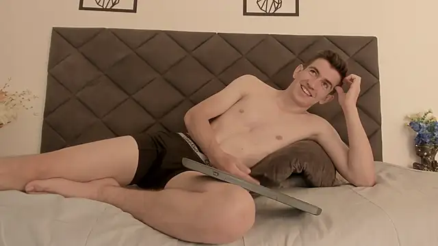 Snapshot of MikaelSlow chatting on January 20, 6:10 am MikaelSlow online show from January 20, 6:10 am