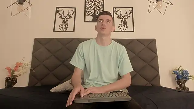 Snapshot of MikaelSlow chatting on January 24, 4:59 am MikaelSlow online show from January 24, 4:59 am