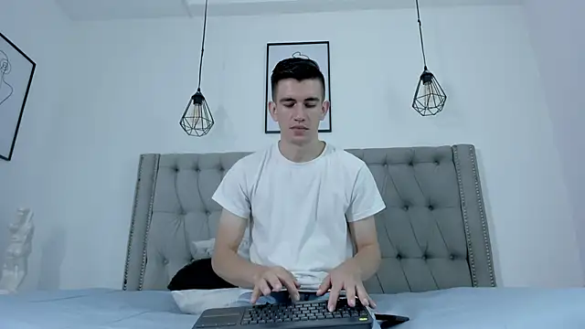 Snapshot of MikaelSlow chatting on January 26, 5:34 am MikaelSlow online show from January 26, 5:34 am