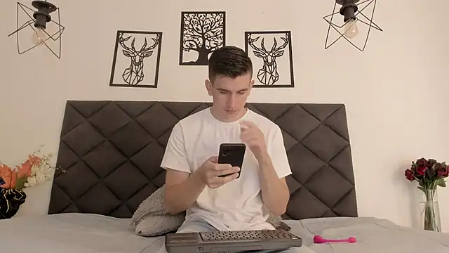 Snapshot of MikaelSlow chatting on January 29, 4:15 am MikaelSlow online show from January 29, 4:15 am